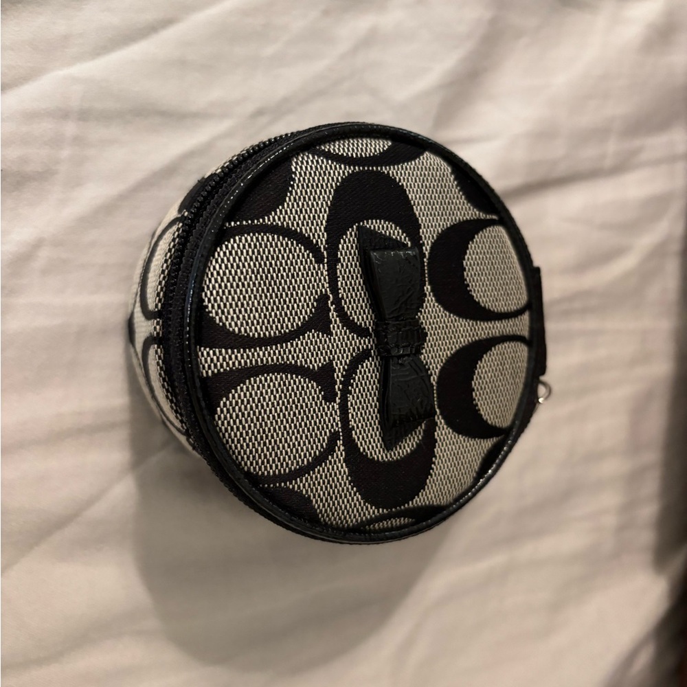 Black and White Round Coin Purse
